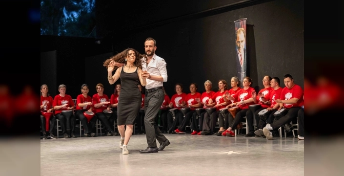 Bornova'da 145 kursiyer, Ayfer Feray Açık Hava Tiyatrosu'nu 