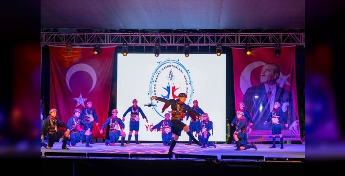 Bornova'da halk dansları festivali coşkuyla kutlan