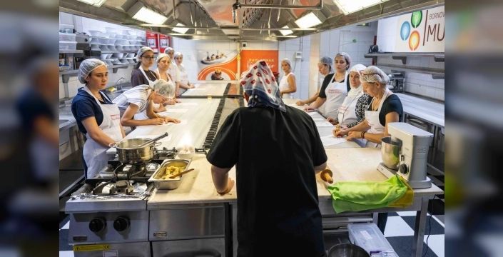 Bornova mutfağında lezzet fırtınası: CreamPuff ve FalafelRoll tarifleri kapış kapış!