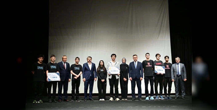 BTÜ'ye ait Liselerarası Veri Olimpiyatı'nda ödüller sahiplerini buldu