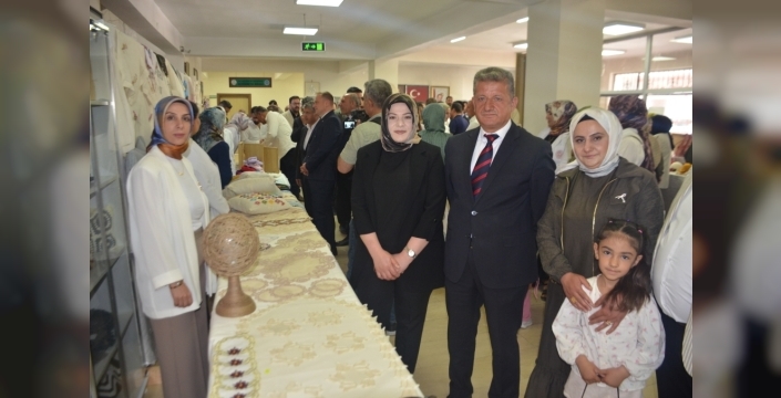 Bulanık'ta hayata ve öğrenmeye adanmış bir yılın ürünleri gö
