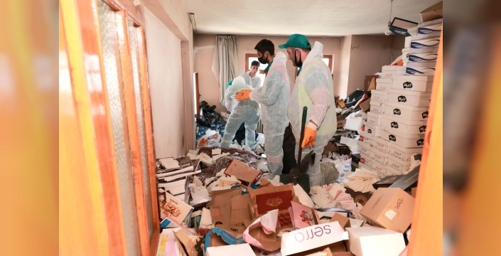Bursa'da çöp ev temizliği mahalleliyi rahatlattı