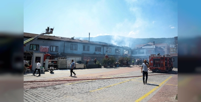 Bursa'da Kayhan'daki iş yeri yangınına itfaiyeden saniyesinde müdahale