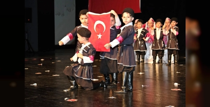 Bursa Yuvam'da yıl sonu coşkusu dorukta