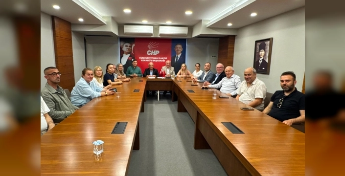 CHP'de kurultay krizi büyüyor: Parti okulu eğitmenlerinden Ö