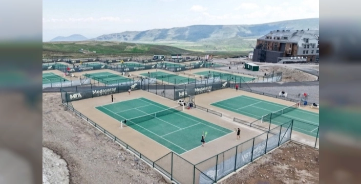Erciyes'te raketler konuştu: 52 ülkeden 550 sporcu Dünya Tenis Turu'nda buluştu