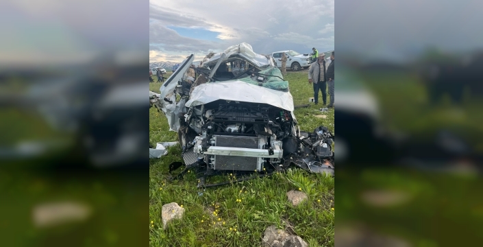 Erzurum'da kaza: Devrilen araçta 3 kişi hayatını kaybetti