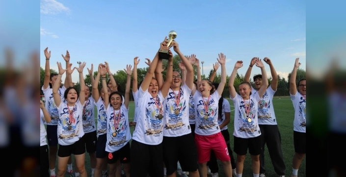 Eskişehir Büyükşehir Spor Kulübü, U15 Genç Kızlar Ligi'nde şampiyon oldu
