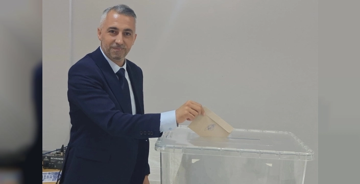 Gemlik Kent Konseyi'nde Sedat Akkuş güven tazeledi