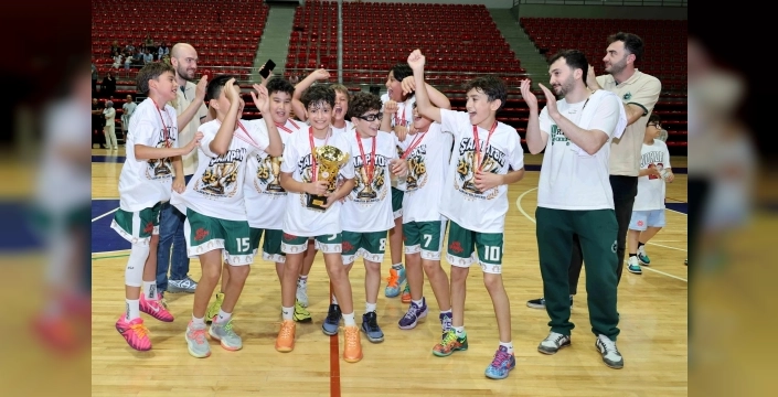 Genç Yıldızlar Sahneye Çıktı: Karatay U12 Basketbol Takımı K