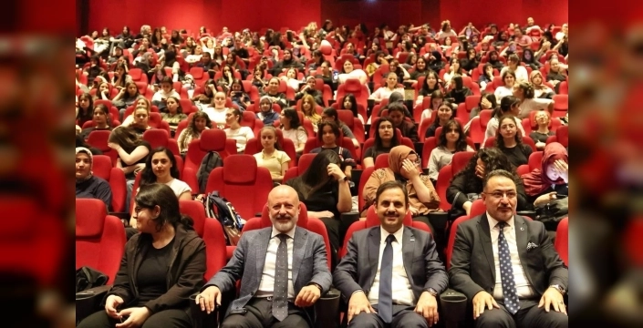 Gençler Necip Fazıl'ın dünyasıyla buluştu