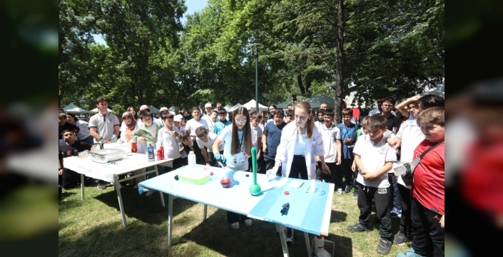 İnegöl'de bilim festivali coşkusu: Gençlerin projeleri sergilendi