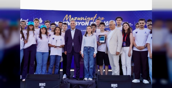 İstanbul'da mezuniyet coşkusu: 2 bin 500 öğrenci diploma ald