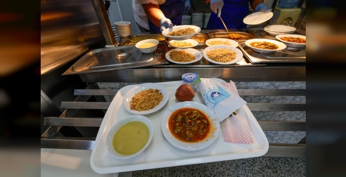 İzmir'de 25 TL'lik sofralarla krize karşı duruş