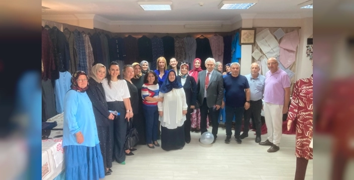 İzmit'te İZMEK yıl sonu sergisine yoğun ilgi göste