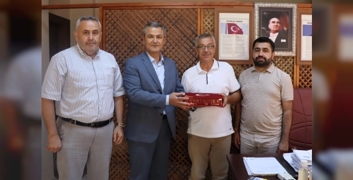 İzmit'te muhtarların doğum günü kutlaması coşkuyla gerçekleşti