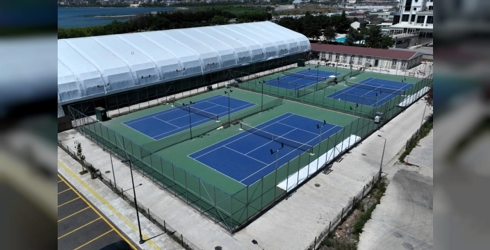 İzmit Tenis Spor Merkezi'ne 4 yeni kapalı tenis kortu inşa ediliyor