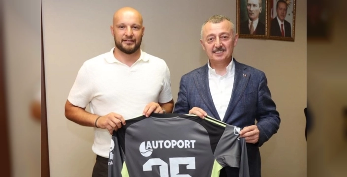 Kaptan Gökhan Değirmenci, formasını Başkan Büyükak