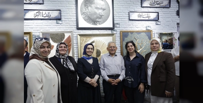 KAYMEK'ten göz kamaştıran yıl sonu sergisi: 1200 eser sanatseverlerle buluştu