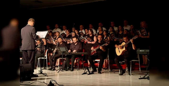 Keşan'da öğretmenlerden büyüleyici kültür ve sanat gecesi