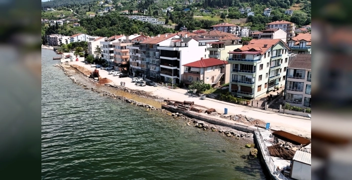 Kocaeli Ulaşlı'da olası taşkınlara karşı dalga kırıcı set in
