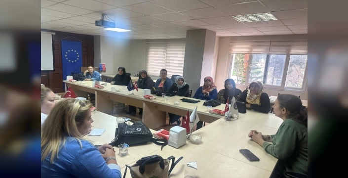 Kozan'da kadınlar tarımsal kalkınmada güç birliği yaptı: Girişimci Kadınlar Kooperatifi kuruldu