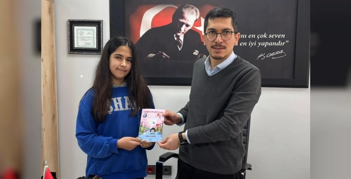 Küçük yazar Zeren Şahin, 'Zeren'in Dünyası' ile okulunda coşkuyla karşılandı