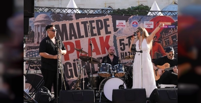 Maltepe'de plak rüzgarı esti: Nostalji ve müzik co