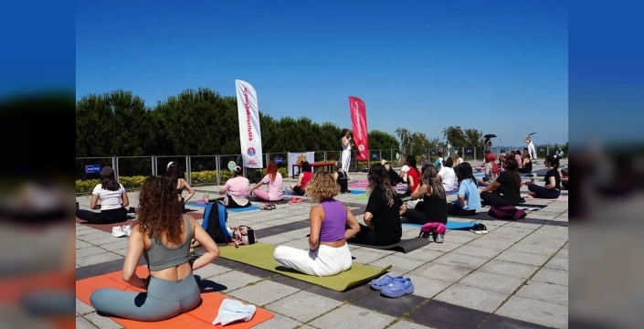 Maltepe'de yoga etkinliği ile stres atıldı
