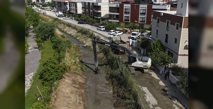 Manisa'da 5 kilometrelik sulama kanalı kökünden temizleniyor: Koku ve haşere bitecek