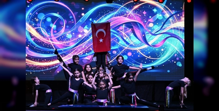 Manisa'da miniklerden coşkulu yıl sonu gösterisi ve mezuniyet heyecanı