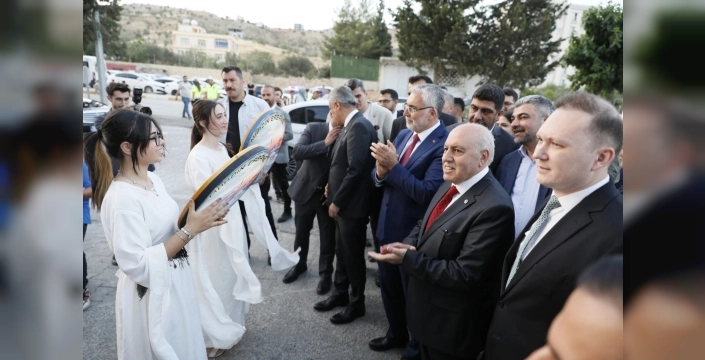 Mardin'in kalbinde büyük buluşma: Yeşilli'de 18. Uluslararası Kültür Sanat ve Kiraz Festivali