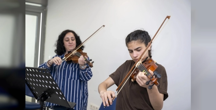 Mersin'de müzik kursları, sanatseverlerin yeteneklerini ortaya çıkarıyor