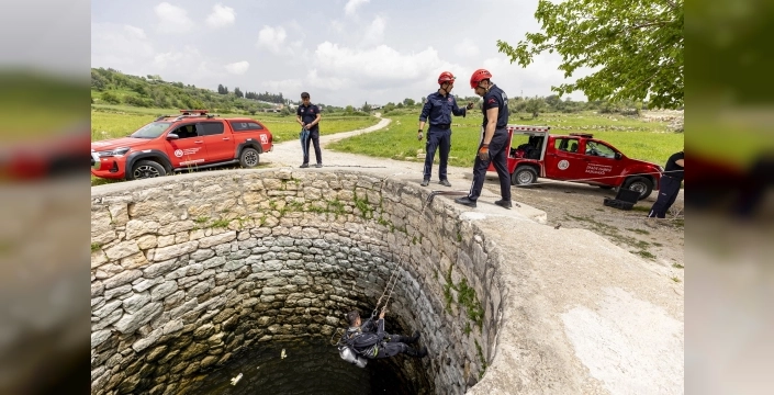 Mersin itfaiyesinden nefes kesen kuyu kurtarma tatbikatı: Her senaryoya hazırız!