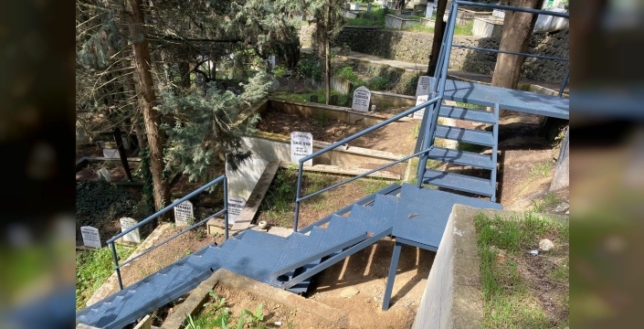 Mezarlıklarda yeni düzenlemeler: Merdivenler yenileniyor, erişim kolaylaşıyor