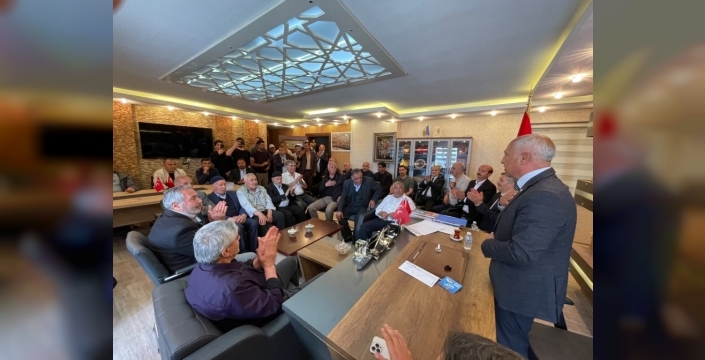 MHP Van İl Başkanlığı'nda yeni üyelere rozet takıldı