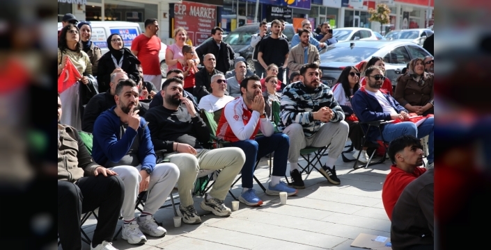 Milletçe Milli Takım Heyecanı: Erzurum'da dev ekran başında kenetlendiler