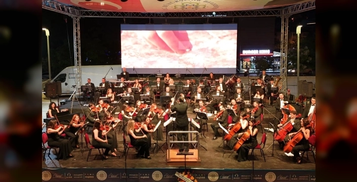 Muğla'da sanat rüzgarı: Çifte konserle kulaklar bayram etti