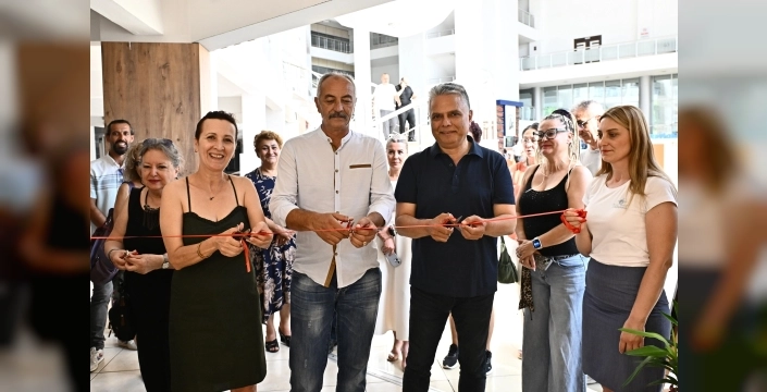 Muratpaşa'da 'Sessiz Kalan Evler' sergisi sanatseverlerle buluştu