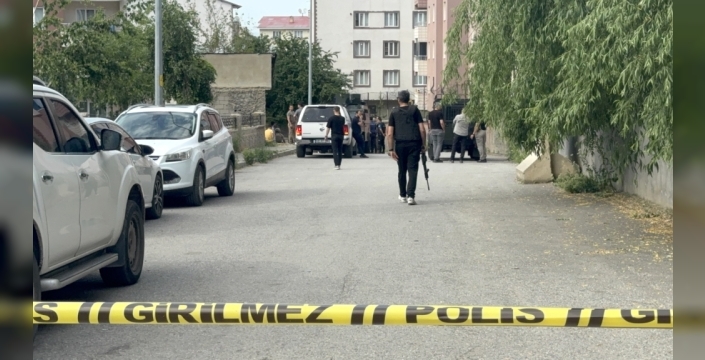 Muş'ta sinir krizi geçiren kişi, kardeşini ve poli