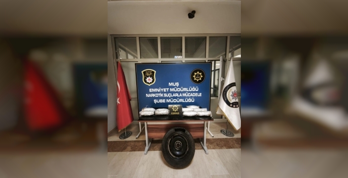 Muş'ta şok operasyon: Stepneye gizlenmiş 4.7 kilo uyuşturucu çıktı, 3 şüpheli yakalandı