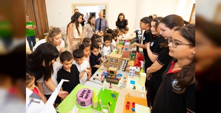 Narlıdereli minikler, doğa için sahneye çıktı: Geri dönüşümden şıklık şovu!