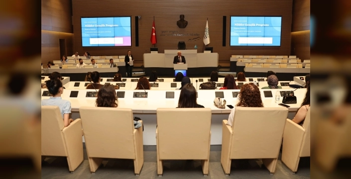 Nilüfer'de geleceğin liderleri sertifikalarını aldı: Gençlik programı başarıyla tamamlandı