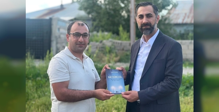Ömer Tahtalı, Barış Özmen'in şiir kitabını destekledi