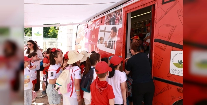 Osmangazi'de minikler tarihe ve kitaplara doyuyor