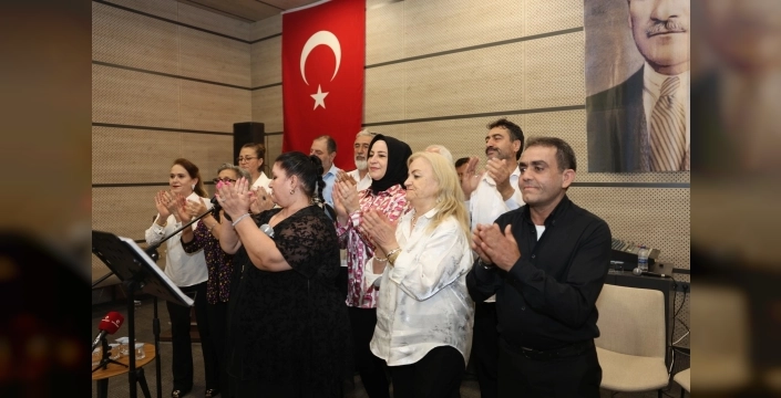 Osmangazi'de müzik rüzgarı: Bakım merkezi sakinlerine unutulmaz bir gün