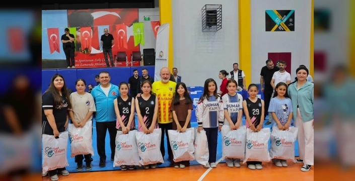 Protokol ve öğrenciler filede buluştu: Kayseri'de 