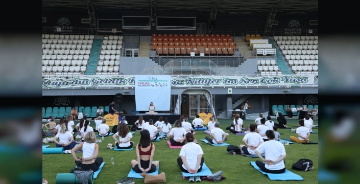 Sağlıklı yaşlanmanın sırrı Nilüfer'de yoga ile keşfedildi