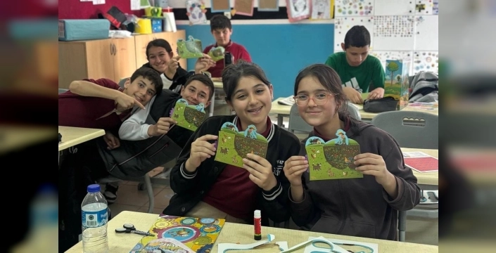Sakarya'da minik beyinler TÜBİTAK dergileriyle bilime doyuyo