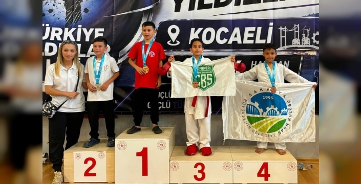 Sakarya'nın minik karatecileri Kocaeli'den 19 madalya ile döndü